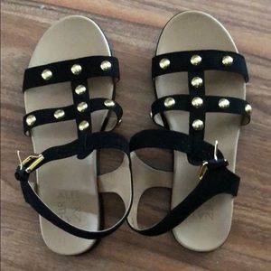 New without tag sandals
